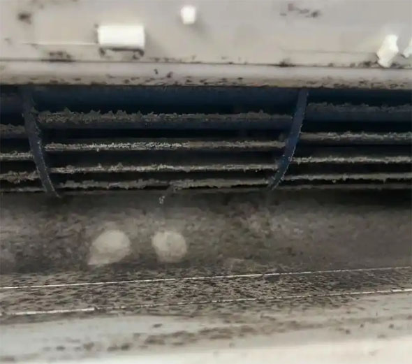 雨花台空调吹的风有股烧焦味是怎么回事